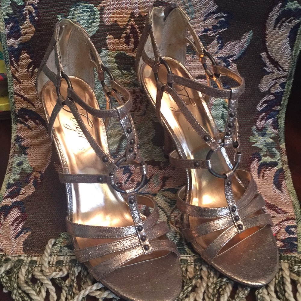 Fergie rose gold pumps